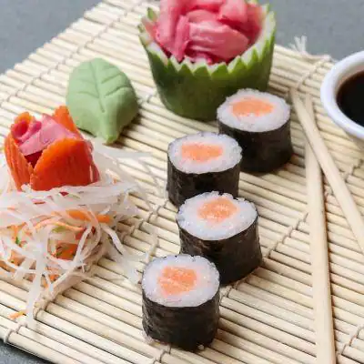 Smoked Salmon Maki (4 Pcs)