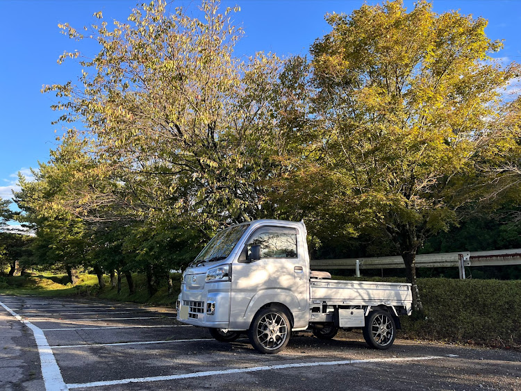 ハイゼットトラックの本宮山スカイライン・4インチアップ・コペン純正BBS・鉄チンホイールに関するカスタム事例の投稿画像1枚目