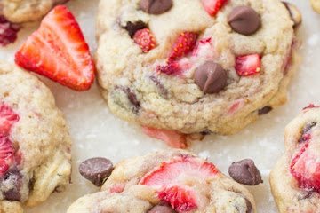 Strawberry Chocolate Chip Cookies