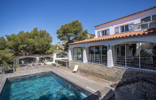 Villa with pool and garden 1