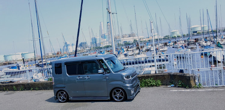外装いじり専門家さんが投稿した洗車して､ソロ活に出掛けた。・海を背景に撮る。に関するカスタム事例の投稿画像5枚目