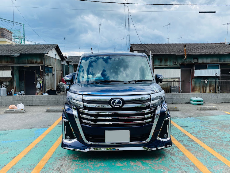 ルーミーのルーミー🚗³₃ちゃん・ロッテリアのエンブレム・ルーミーにレクサスのエンブレムを付けると爆笑される・セブンイレブン駐車場に関するカスタム事例の投稿画像2枚目