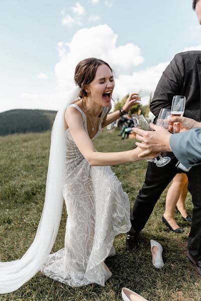 Fotógrafo de casamento Marina Zaporozhan-Potemkina (zp18marina). Foto de 14 de junho 2022