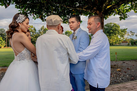 Fotógrafo de casamento Yernef Juan Felipe Morales (jfproducciones97). Foto de 31 de julho 2023