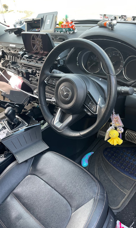 CX-5のカープレイ・CarPlay・レトロフィットキット・嫁の笑顔が工賃です！に関するカスタム事例の投稿画像2枚目