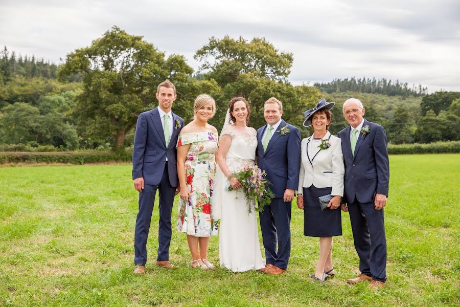 Fotografo di matrimoni Ceri Llwyd (ceri). Foto del 2 luglio 2019