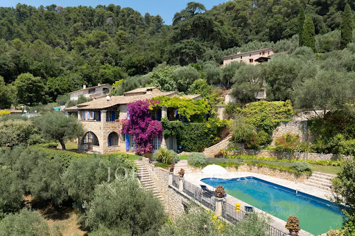 House with pool 1