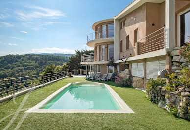 Villa with pool 8