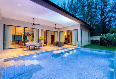 Villa with pool 3