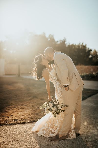 Jurufoto perkahwinan Léa POMIER (pozewedding). Foto pada 1 September 2022