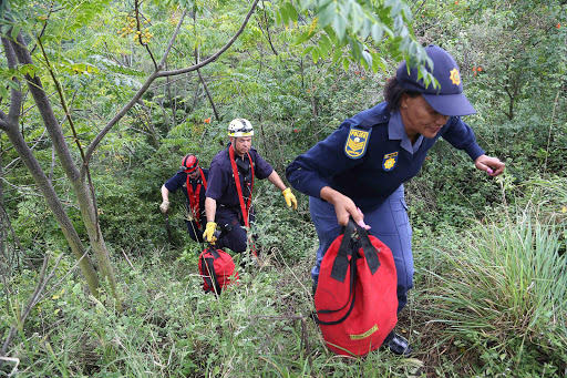BUSHY RAVINE: SAPS Search and Rescue members looking for 10-year-old Siphosihle Xawuka, who went missing in NU8 on Sunday Picture: MARK ANDREWS