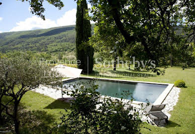 Maison avec piscine et jardin 2