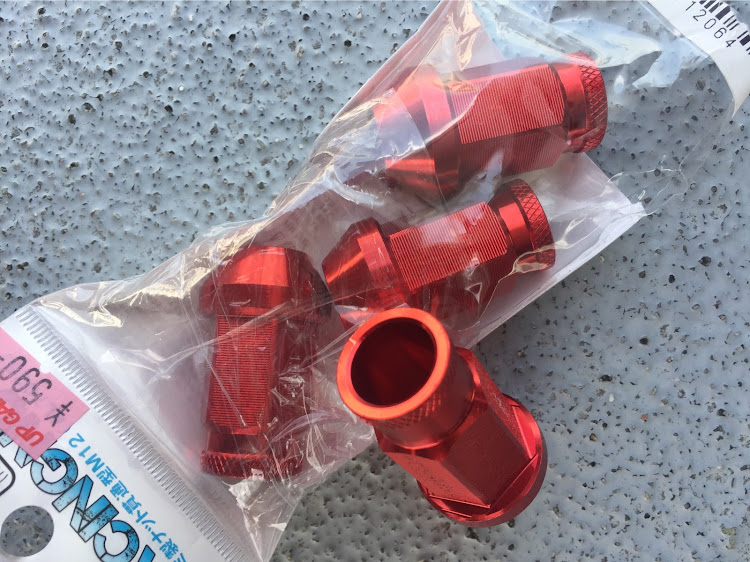 ライフダンクのDIY・エムズガレージ・レッドメモリー・フロント牽引フックに関するカスタム事例の投稿画像1枚目