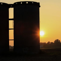 Vecchi silos e tramonto di 