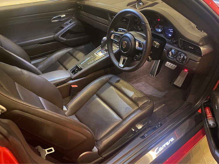 CARBOX岡田さんが投稿したポルシェ・ポルシェ911・ポルシェ991・ポルシェ992に関するカスタム事例の投稿画像2枚目