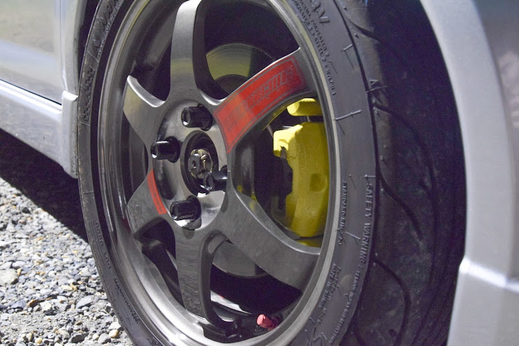 eKスポーツのekスポーツ・DIY・車高調取付・キャリパー塗装・一眼レフに関するカスタム事例の投稿画像4枚目