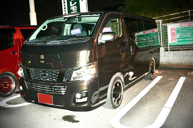 NV350キャラバンのツーショット写真に関するカスタム事例の投稿画像1枚目