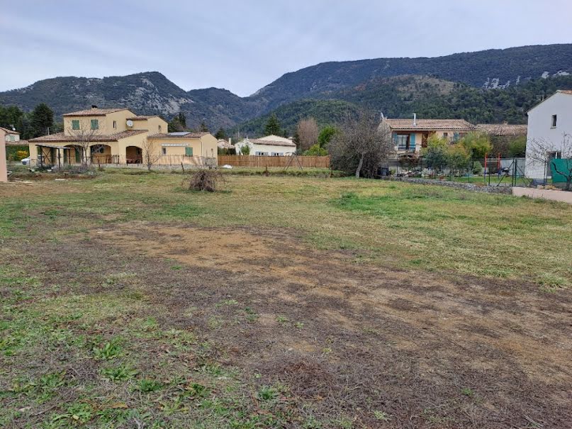 Vente terrain  870 m² à Levens (06670), 220 000 €