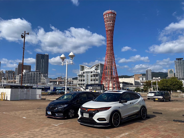 ヴェゼルの初コラボ写真撮影・ポートタワー・シャトル×ヴェゼル・妄想族に関するカスタム事例の投稿画像4枚目
