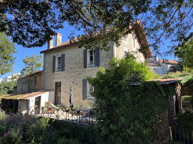 Vente maison 8 pièces 260 m² à Saint-Jean-d'Angély (17400), 399 000 €