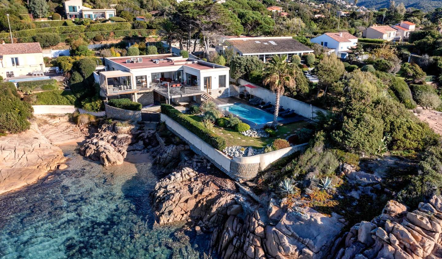 Villa avec piscine en bord de mer Pietrosella