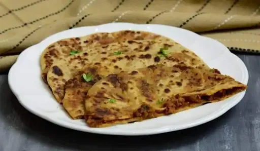 Chicken Keema Parantha With Gravy