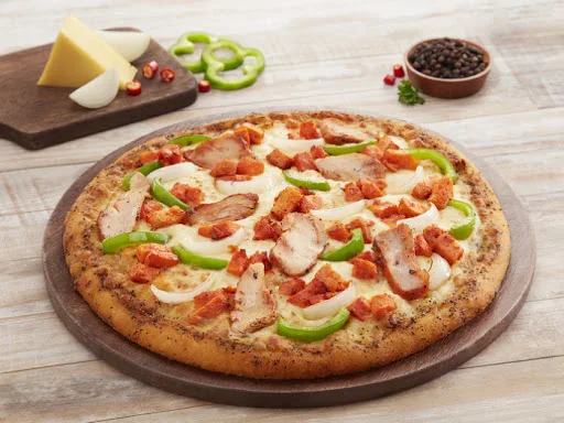 Spicy Chicken Capsicum Pizza