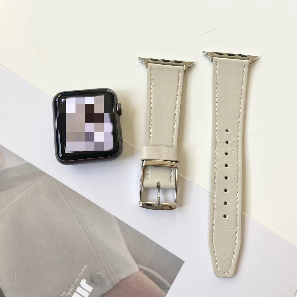 Bracelet en cuir de mode avec boucle carrée. Élégance et style pour toutes vos tenues. Confortable, durable et un accessoire parfait.