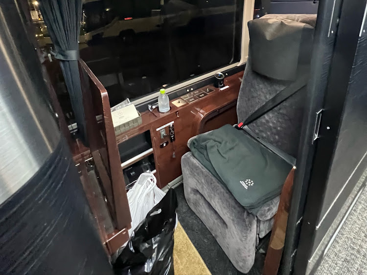 V90のvolvo・v90・HEICO・HS9・夜行バスに関するカスタム事例の投稿画像3枚目