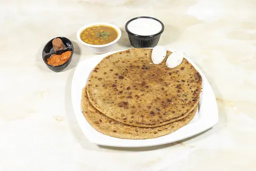 Mixed Paratha With Curd