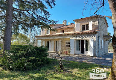 Maison avec terrasse 1