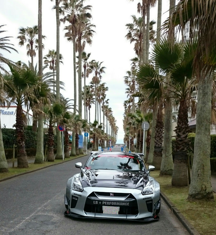 NISSAN GT-RのLIBERTYWALK・LB★PERFOMANCE・car wink photo・湘南・江ノ島に関するカスタム事例の投稿画像4枚目
