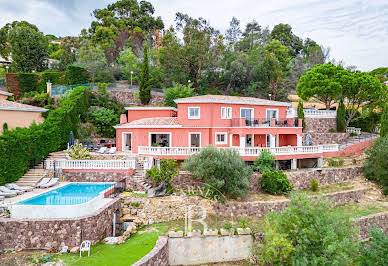 Villa avec piscine et terrasse 1