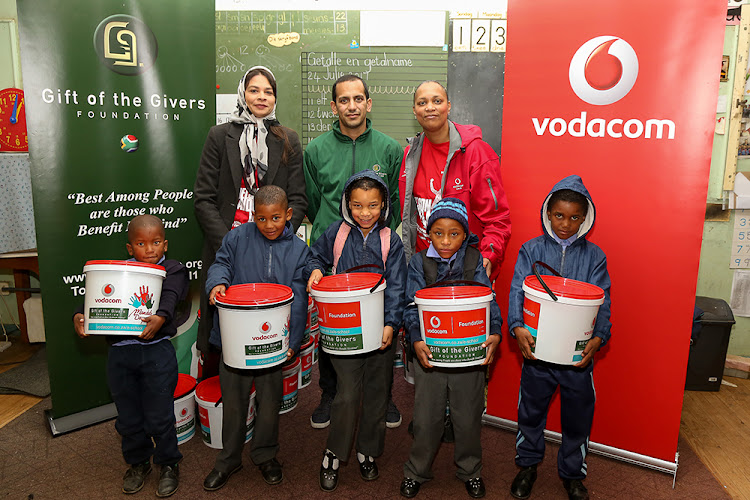 This year, Vodacom employees and partners handed over 2,500 food parcels to Olievenhoutbosch pupils.