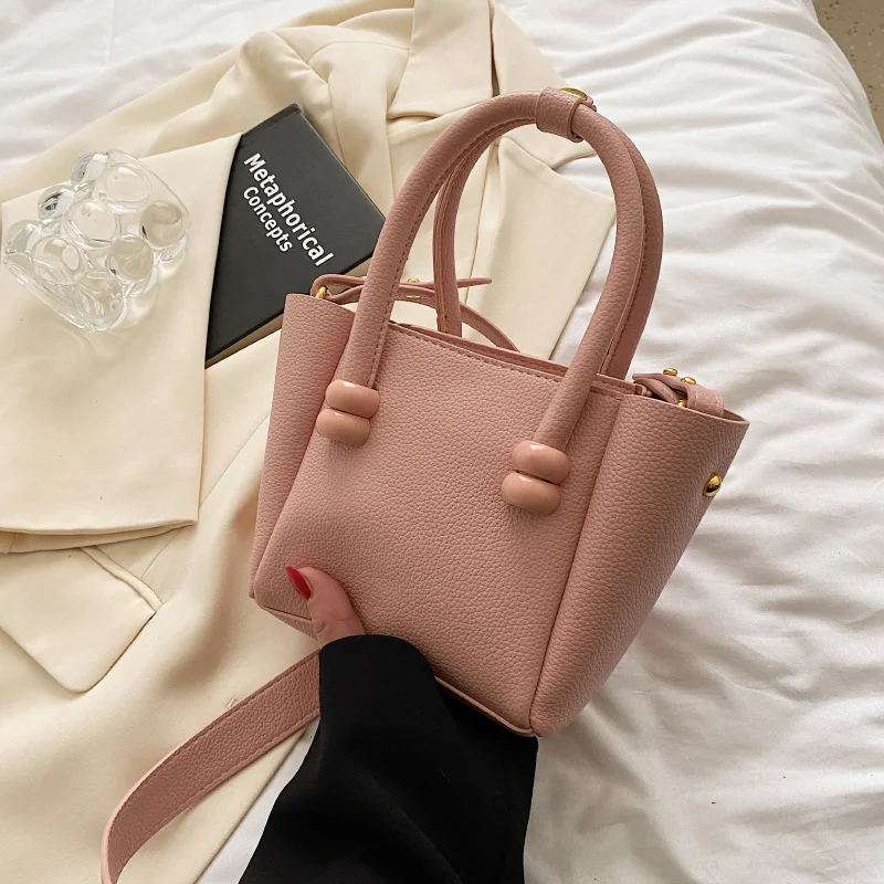 Minority Simple Portable Women's High-end Fashion Bucket Bag. Stylish and compact design perfect for everyday use, offer