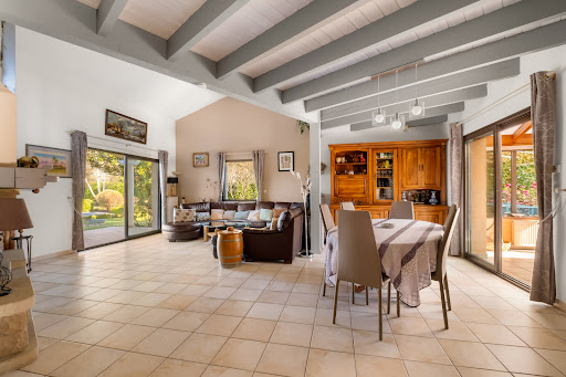 Living room with dining area and garden - House purchase in Tassin-la-Demi-Lune, 9 rooms, 5 bedrooms