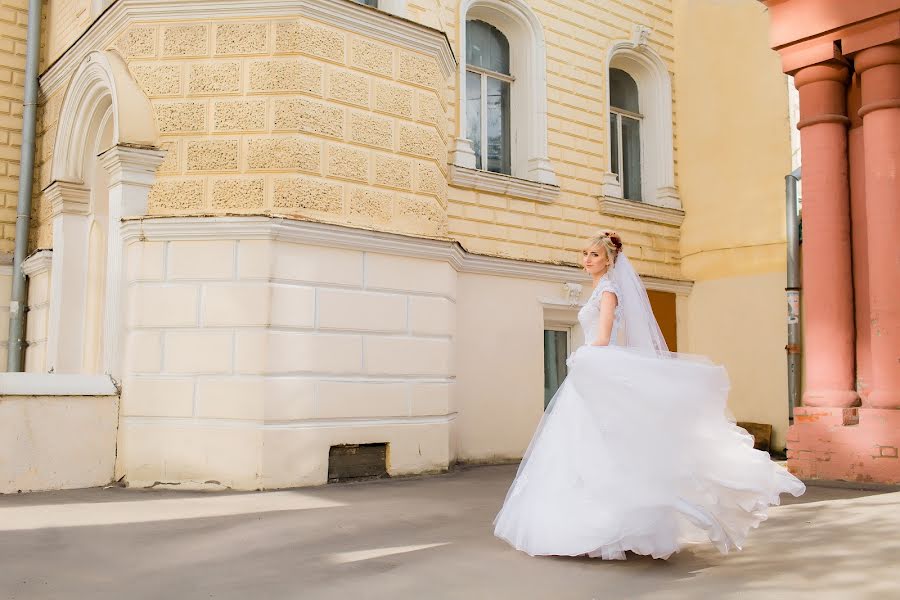 Jurufoto perkahwinan Alena Ishina (colnce). Foto pada 20 Februari 2018