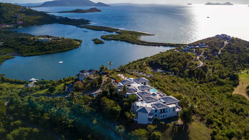 Maison avec piscine et jardin 1