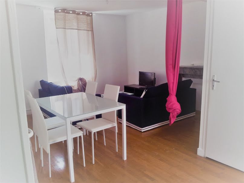 Location  appartement 2 pièces 30 m² à Cholet (49300), 505 €