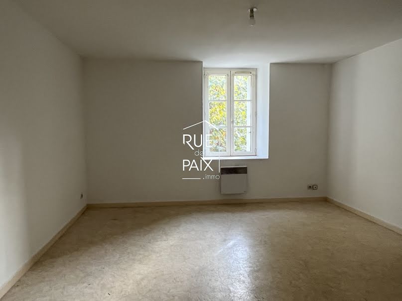 Location  appartement 2 pièces 33 m² à Parthenay (79200), 378 €