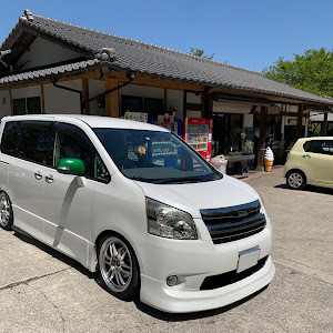 ノア ZRR70W