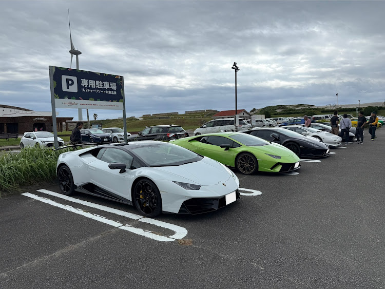 765LT クーペのMcLaren765LT・色違いコラボ・リバティーリゾート大東温泉・スーパーカー大集合会に関するカスタム事例の投稿画像5枚目
