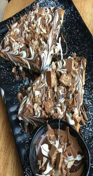 KitKat Waffle + 150ML IceCream