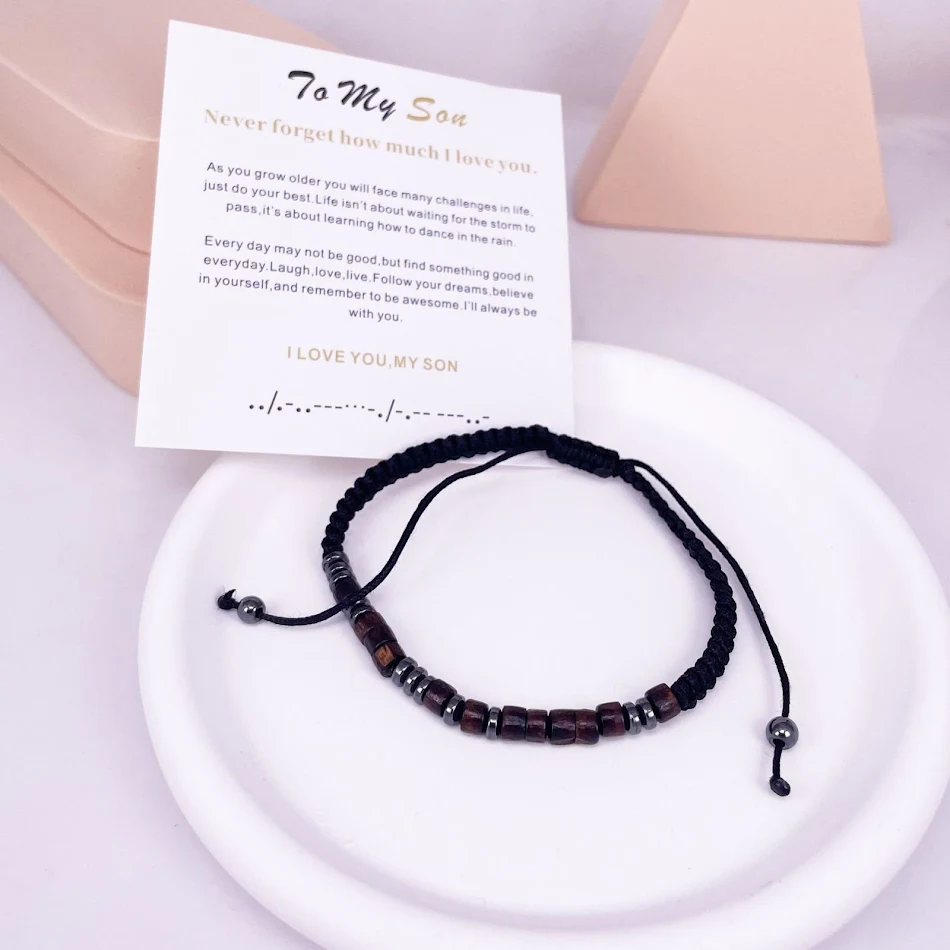 Pulseira trançada à mão com espaçador magnético, lascas de madeira, comprimento ajustável. Design moderno e elegante, conforto e estilo únicos.