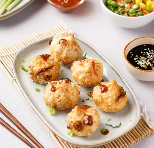 Classic Fried Chicken & Cheese Momos (6 Pcs)