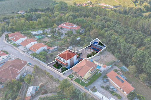 Maison avec piscine et jardin 2