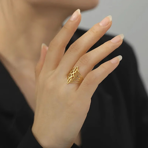 Title 7, Twisted Infinity Celtic Knot Ring Irish Witch K...