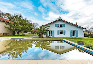 Maison avec piscine et terrasse 9