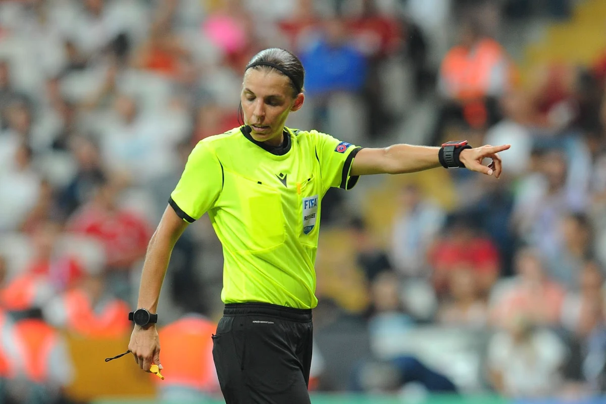 Stéphanie Frappart, première femme au sifflet d'une finale de Coupe de France