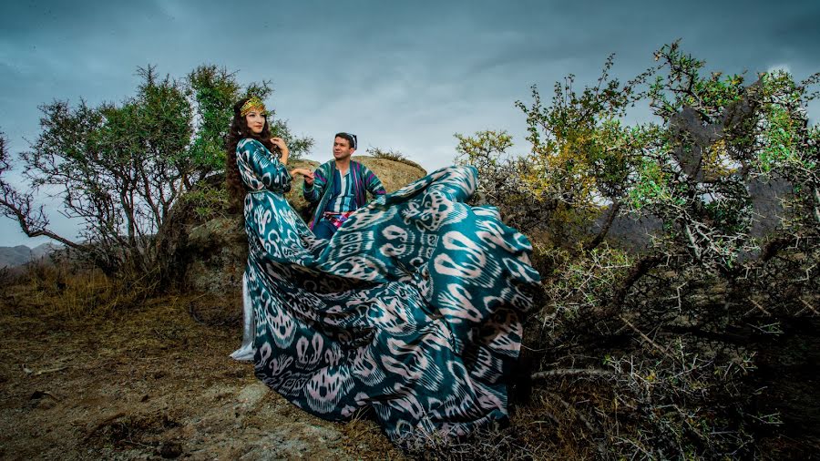 Fotógrafo de casamento Dzhasur Negmatov (jnartphoto1989). Foto de 29 de outubro 2016